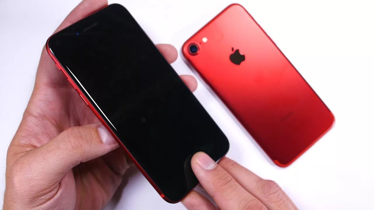 Iphone red screen. Iphone 7 красный. iphone 7 product red с черным экраном. iphone 7 plus red с черным экраном. экран 7 плюс ред айфон.