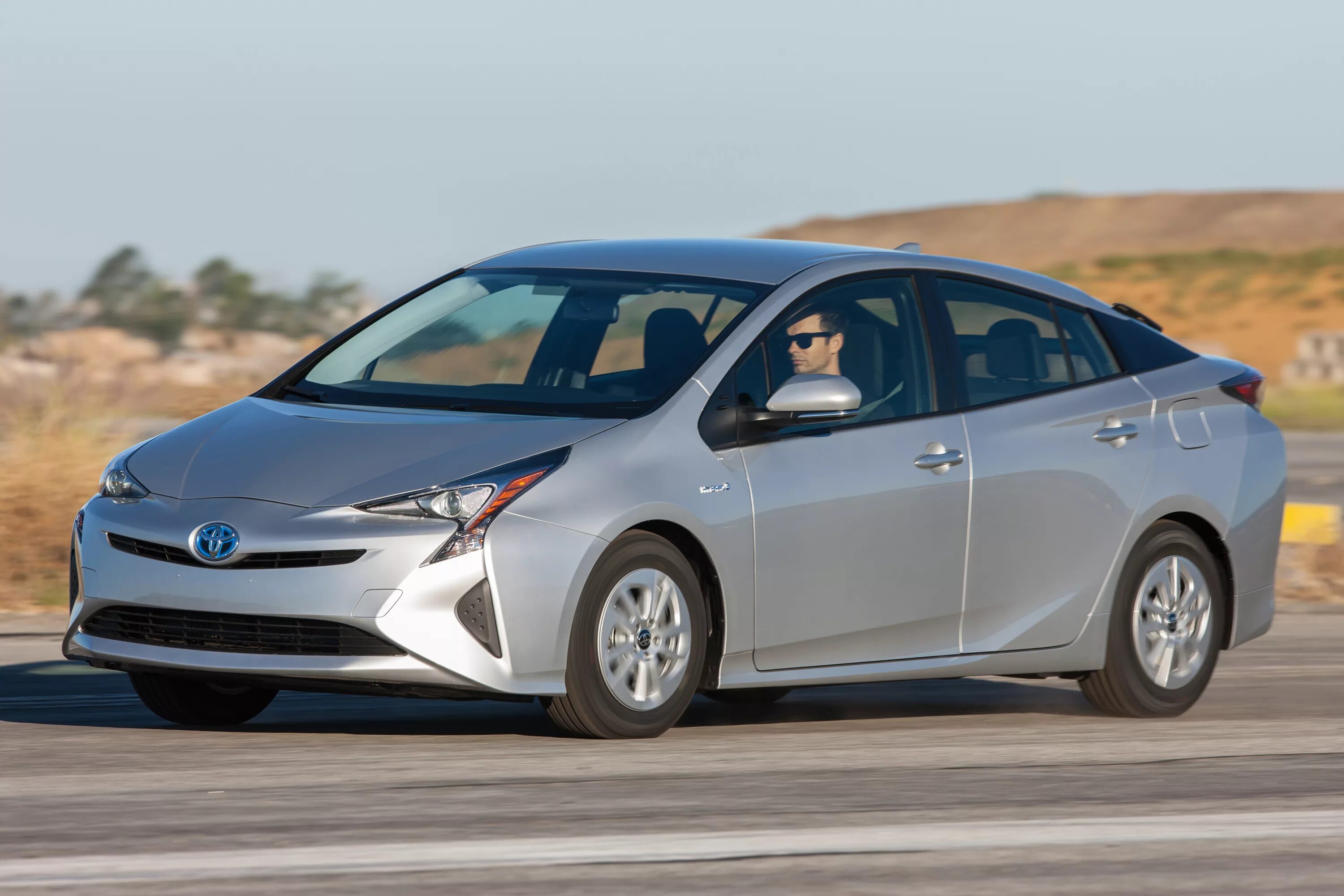 Toyota Prius Hybrid 2016. Тойота Приус гибрид 2016. Toyota Prius v 2016. Toyota Prius 2015 Hybrid. Гибрид купить минск