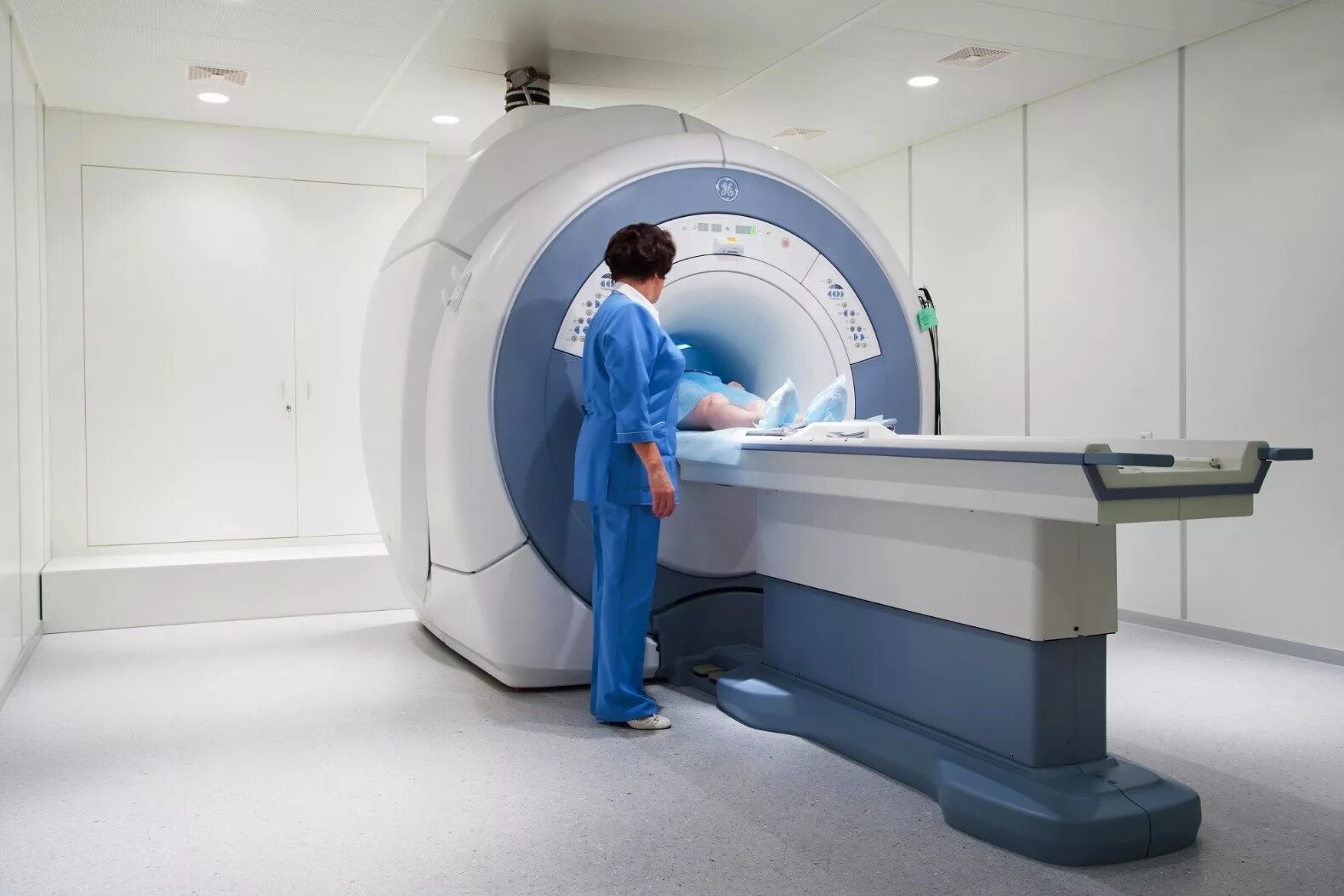 Mrt. Brivo mr355. Магнито-резонансная томография. . Магнитно-резонансная томография (мрт) головного мозга. Магнитно-резонансный томограф Tomikon BMT 1100.