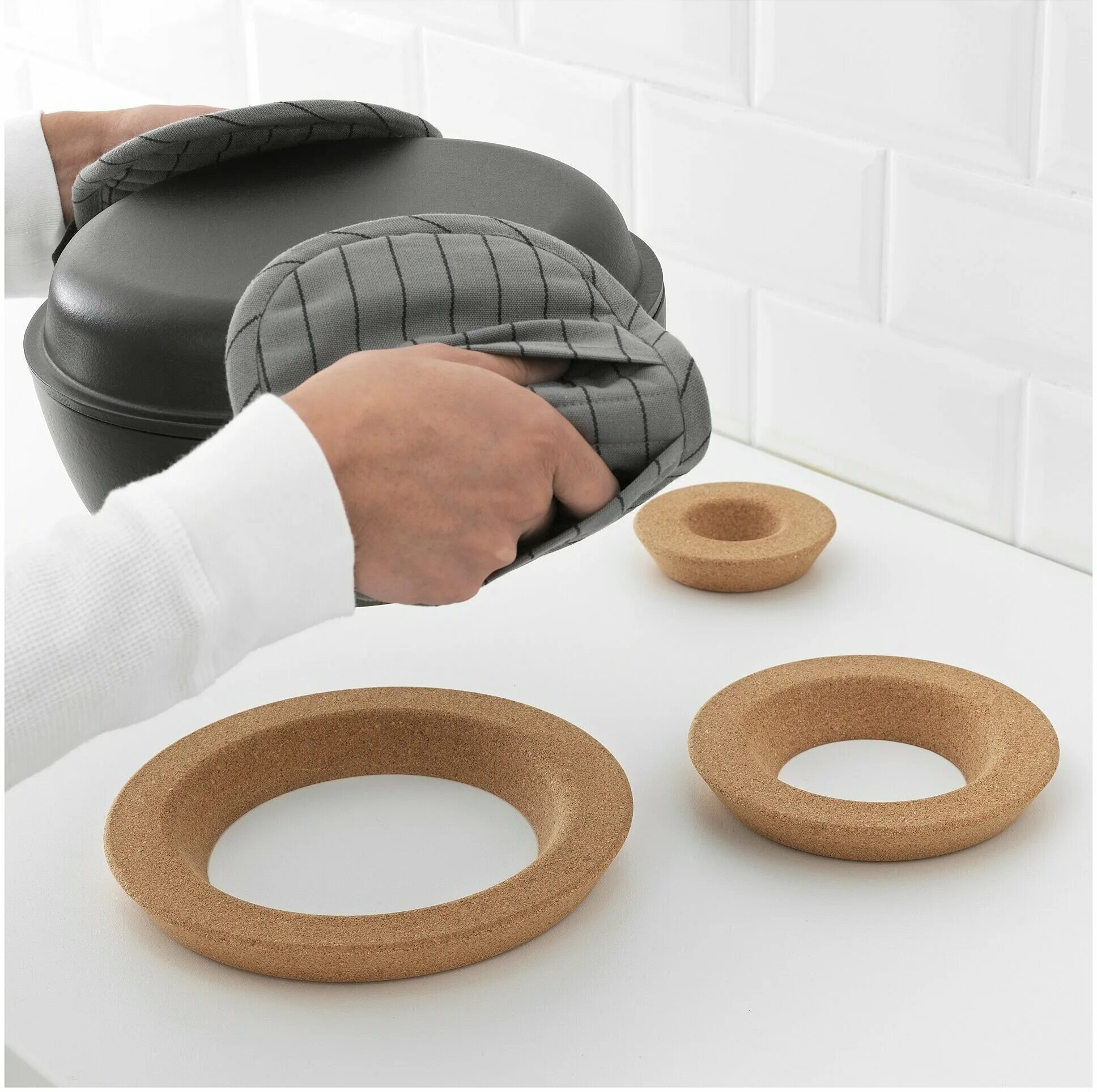 143 *197 ковер икеа стунсиг. Посуда с магнитным дном. Икеа под горячее. Пробковая подставка. Пробковая подставка под горячее икеа.