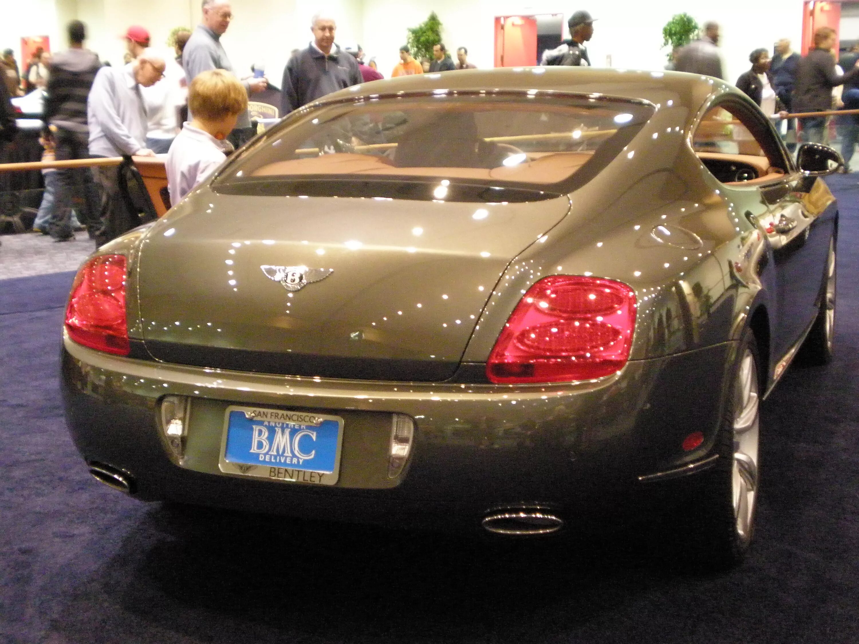 Бентли грей. Bentley Continental gt 2009. Bentley Continental gt Rear. Разбитая Бентли. Разбитый Bentley Continental gt.