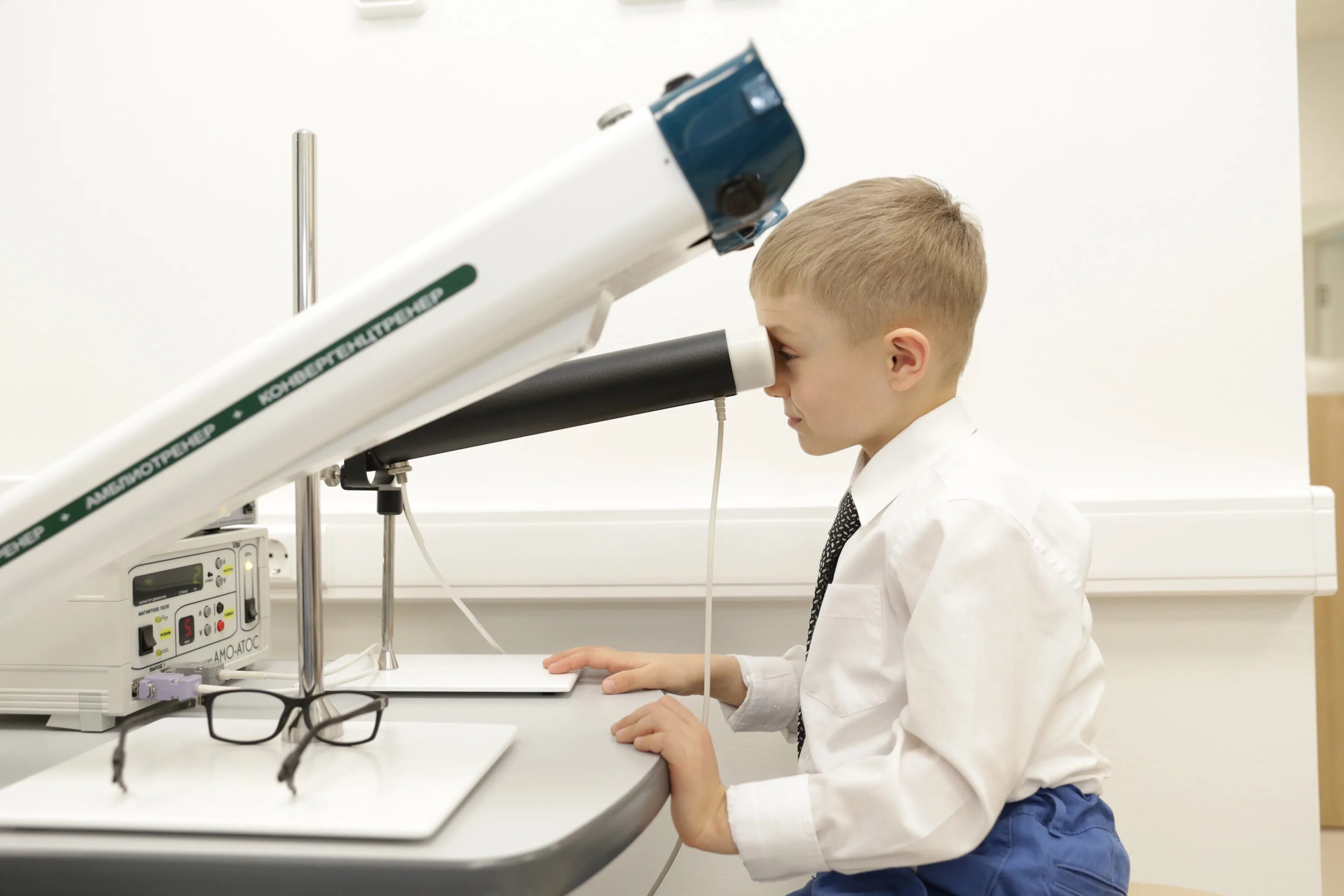 Охрана зрения екатеринбург. Аппараты для коррекции зрения у детей. Детская охрана зрения Екатеринбург. Аппаратное лечение зрения у детей. Аппаратное лечение глаз у детей.