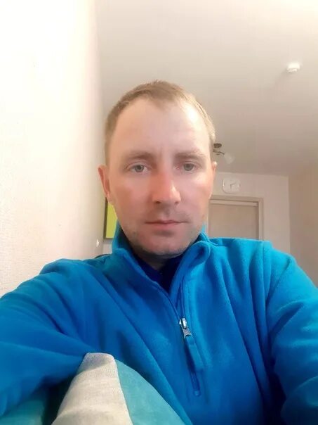 Simple guy. Simple guys. Simple guys. Парень делал селфи каждый день. Дэвид энтинге модель.