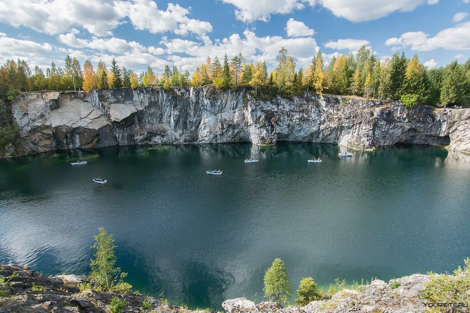 Карелия карьер работа. Абрашино мраморное озеро. горный парк рускеала карелия. мраморное озеро рускеала. мраморное озеро новосибирск.