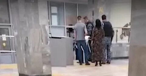 Расистка устроила скандал