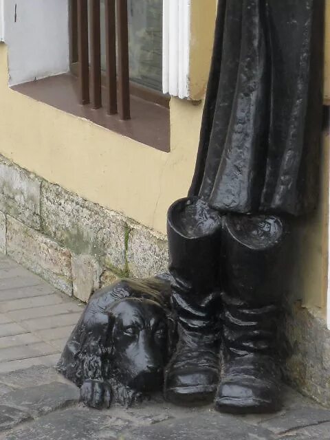 Памятник муму на площади тургенева. Муму петербург. Муму петербург. Муму петербург. Муму памятник спб.