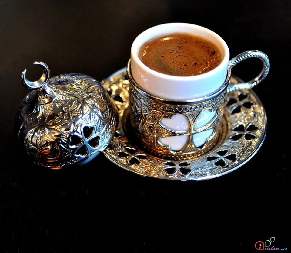 С добрым утром кофе. Может по кофейку. Приглашение на чашечку кофе. Чашка кофе с добрым утром картинки. Открытки с чашечкой кофе.