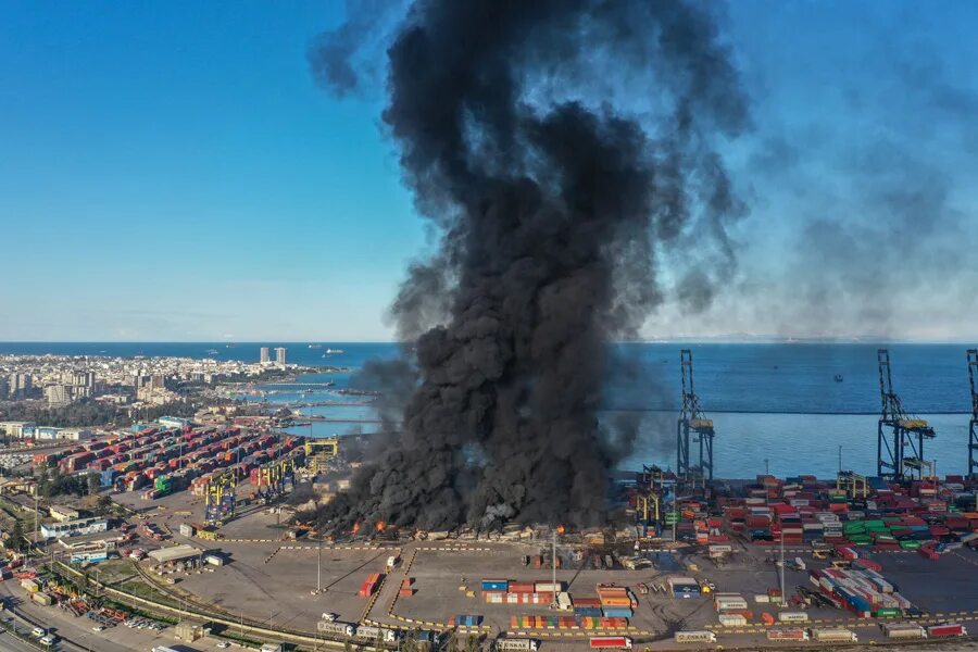 Пожар в порту сегодня. Искендерун хатай турция. порт искендерун. port турция. пожар в стамбуле.