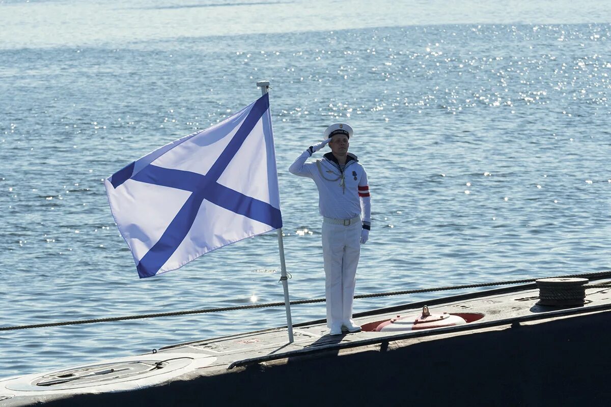 Право флага судна. Военно-морской (Андреевский) флаг, флаг ВМФ России. Флаг ВМФ РФ Андреевский. Андреевский флаг военно морского флота. Андреевский флаг Северный флот.