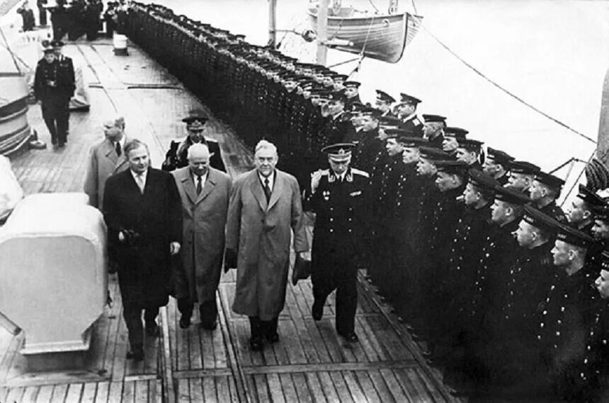 Орджоникидзе (крейсер, 1950). Крейсер Орджоникидзе визит Хрущева. Визит Хрущева в Англию на крейсере Орджоникидзе. Апрель 1956 крейсер Орджоникидзе.