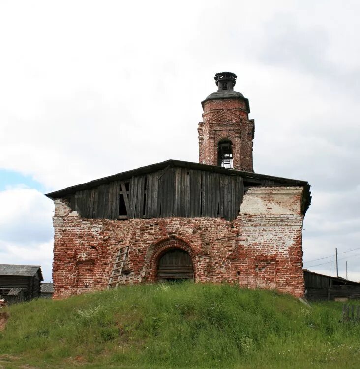 Успенская Церковь Помоздино. Усть Куломский район село Помоздино. Храмы в Усть Куломском районе Коми Республика. Церковь село Помоздино.