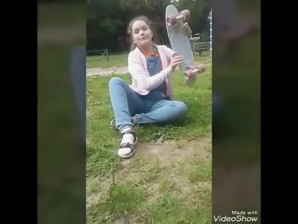 Эндрю нокс пилон. Села на палку. Мужик на шесте. Гифки приколы с девушками. Мальчики садятся на палк.