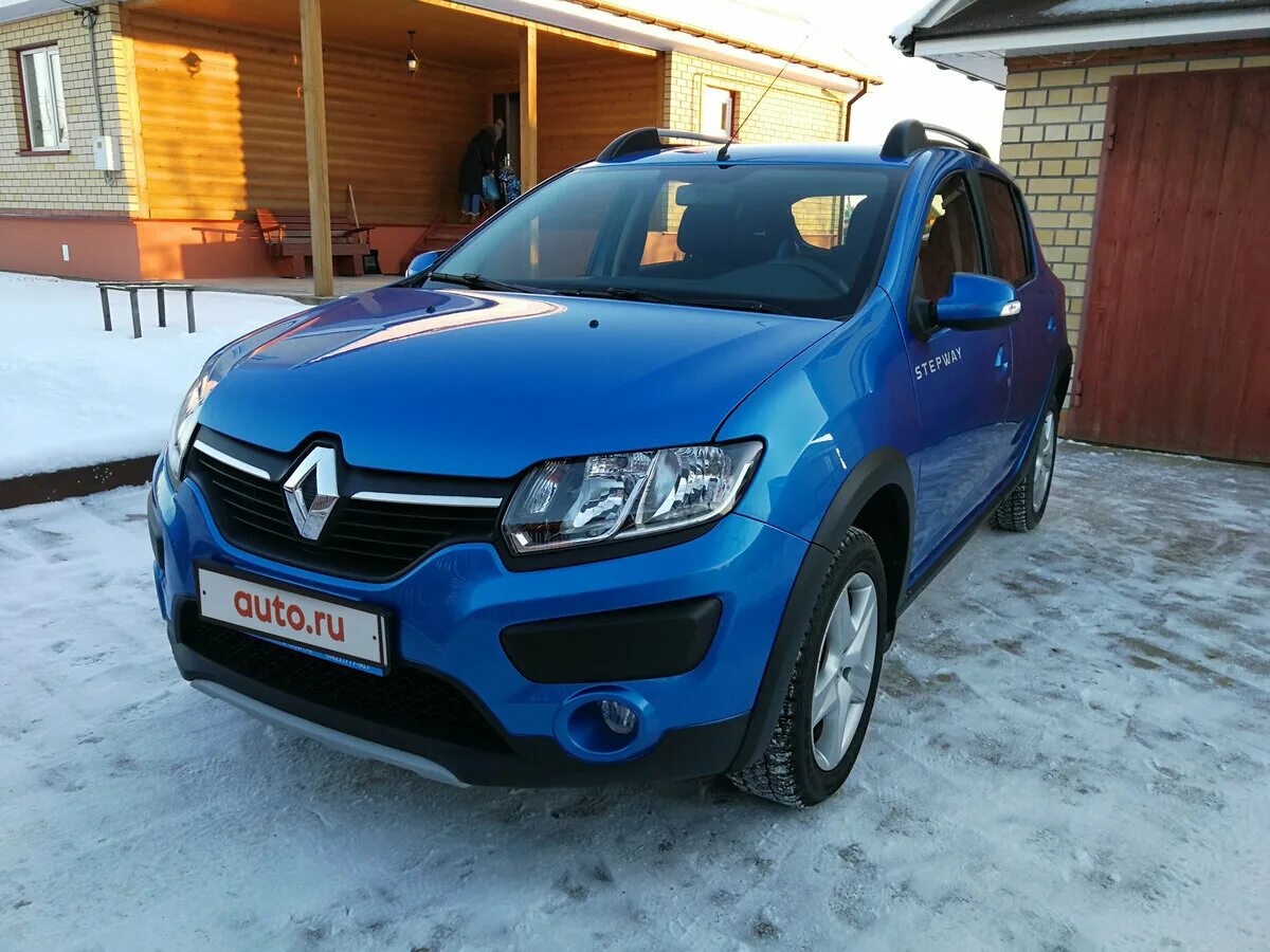 Renault тверь. Renault Sandero Stepway 2016. Рено Сандеро степвей 2016. Reno Sandero Stepway 2016 гитара. Залевнаяпрбка Рено степвей.