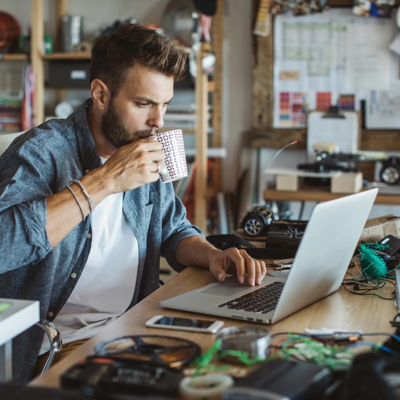 Самозанятый программист. Парень фрилансер. Стал фрилансером. Вакансия программист. Стал фрилансером.