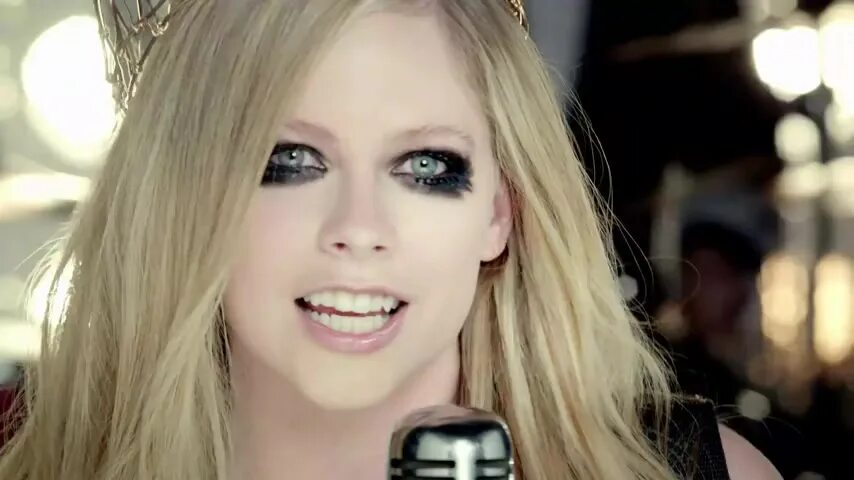 Avril lavigne here's. Девушка. Барабанщик avril lavigne. Красивые сосущие девушки. Avril lavigne love.