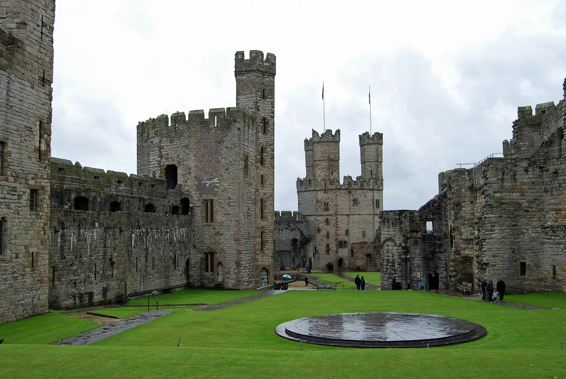 Ронта уэльс. Замок уэльс англия. Wales castles. Замок пенрин (penrhyn castle). Wales castles.