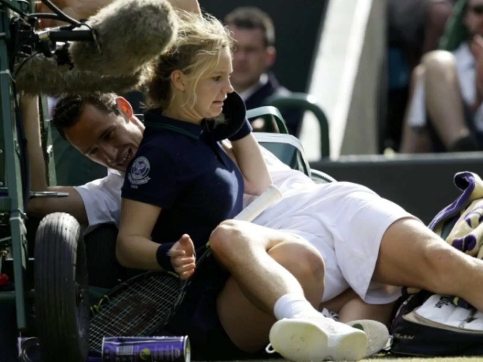 Курьёзные случаи в спорте девушки. Смешные ситуации в спорте. Курьезы в фигурном катании. Смешные моменты в спорте с девушками. Пикантные моменты в женском спорте.