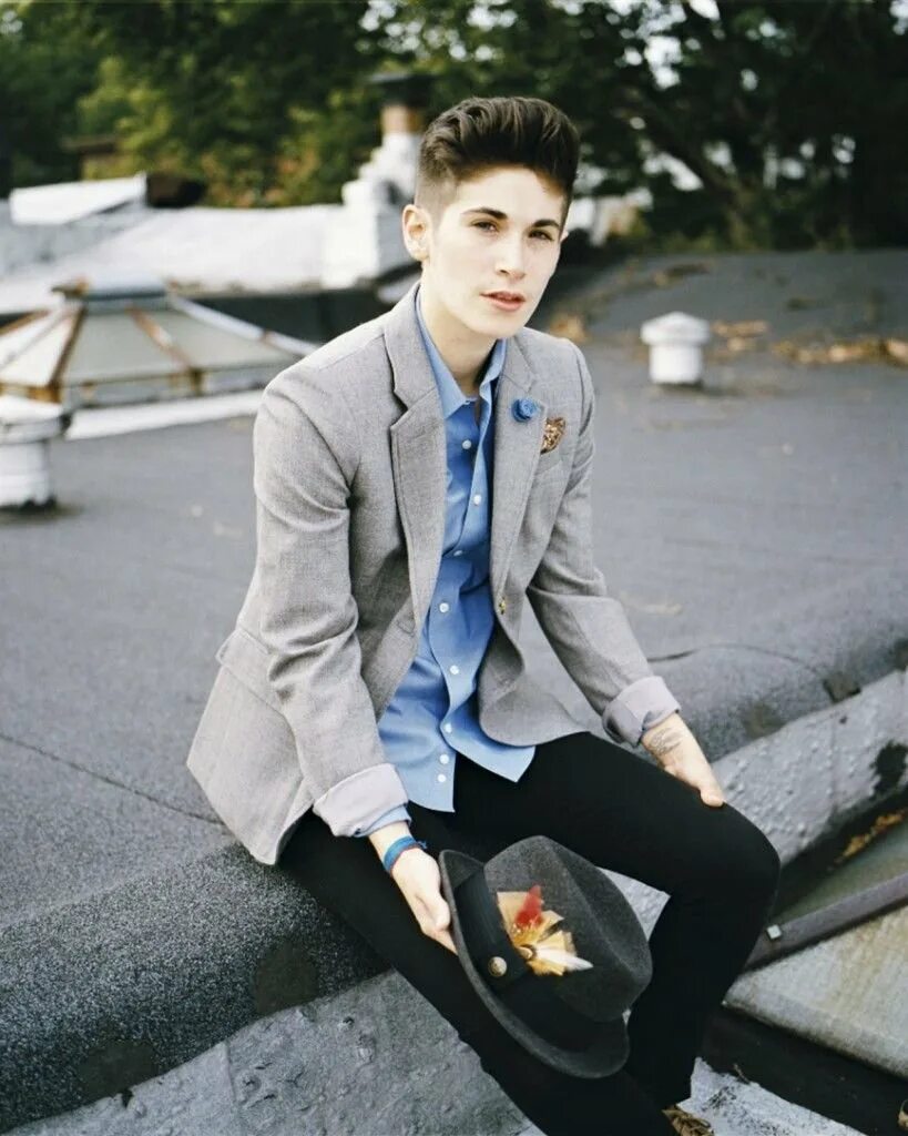 Тамбой фанян. Том бой слова. Том бой слова. Мэдисон пейдж модель. Томбой и томгерл.