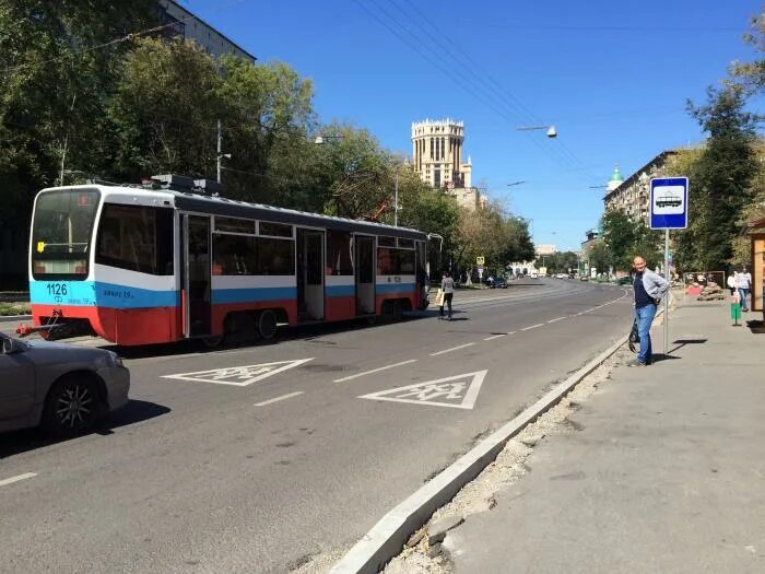 Перед трамвайной остановкой