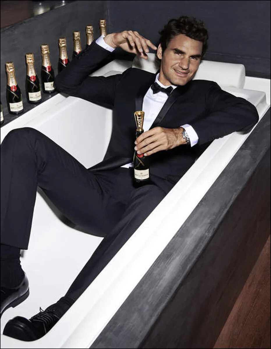 Moët Chandon Federer. Мужчина с шампанским. Мужчина с бокалом. Парень с бокалом. Мужчина с бокалом вина