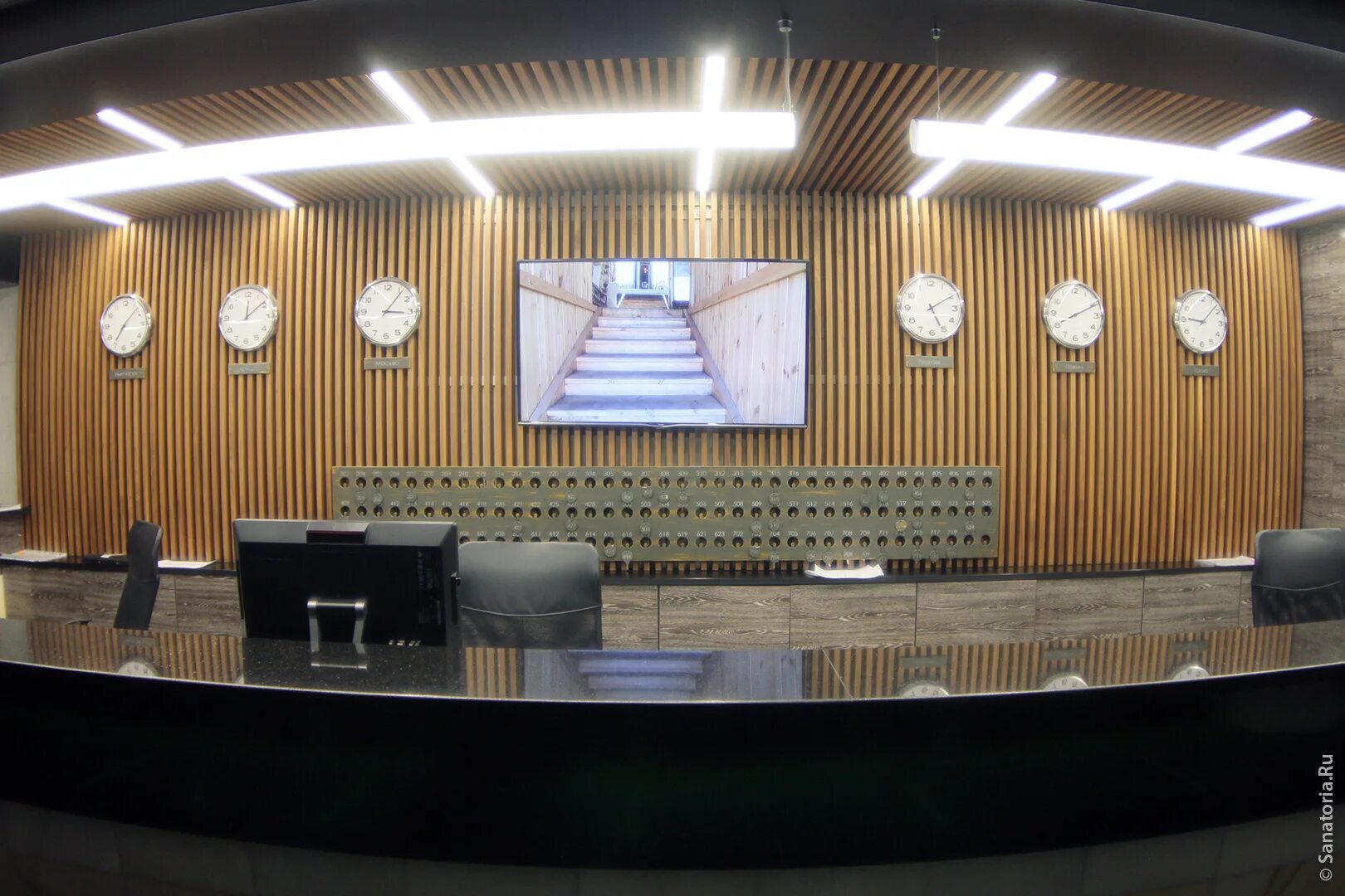 Озеро тургояк санаторий жемчужина. Озеро тургояк жемчужина урала. Жемчуг миасс. Стоматология жемчуг логотип. Стоматология иркутск жемчужина.