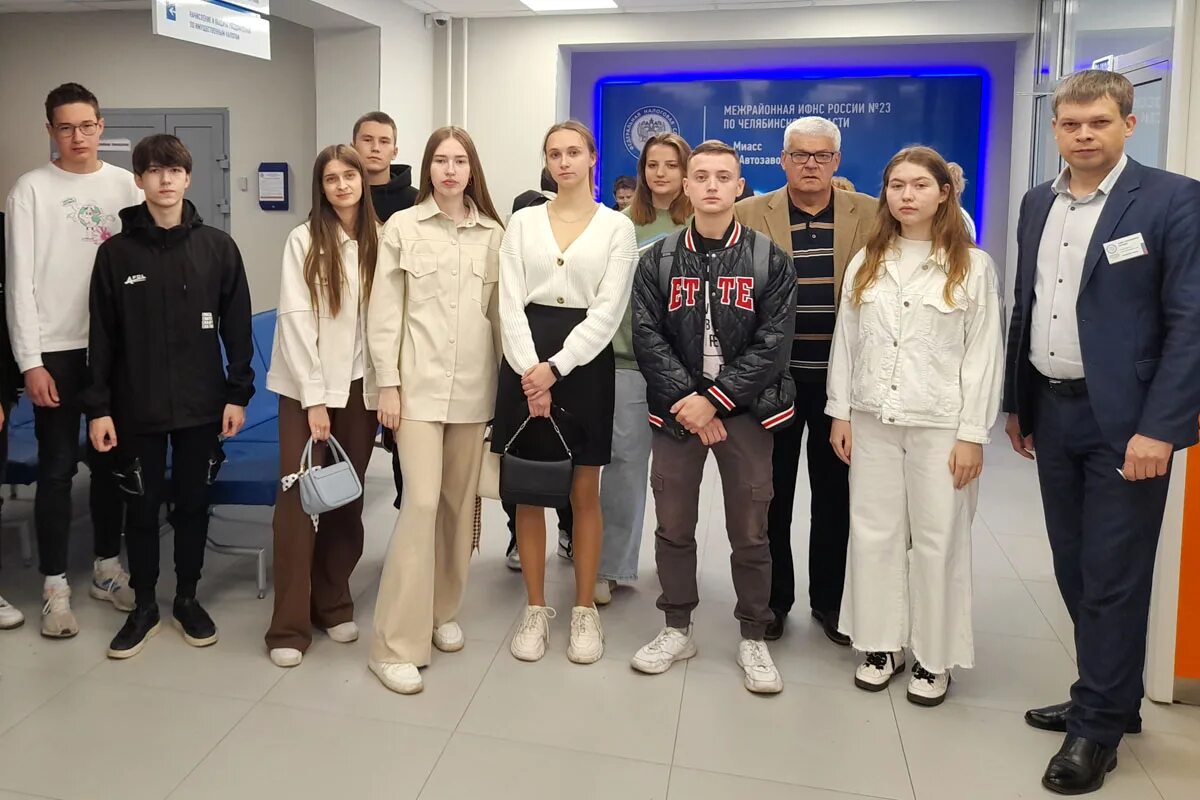Сотрудники налоговой кирова. Декларационная кампания фото. Налоговая г миасс. Налоговая миасс режим. Цвета фнс фирменные.