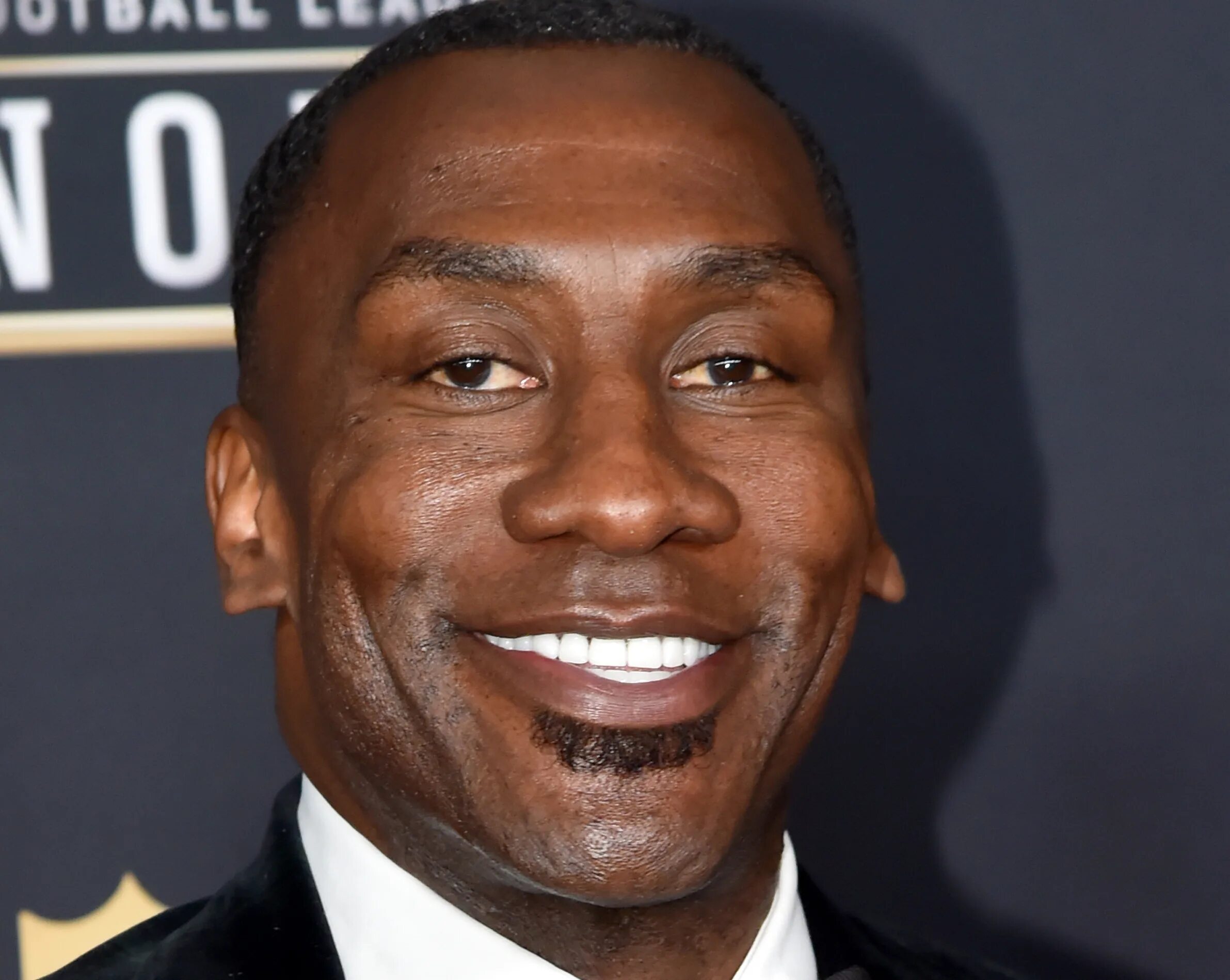 Сигма негр. Shannon Sharpe. Шеннон Шарп Мем. Шеннон Шарп в костюме.