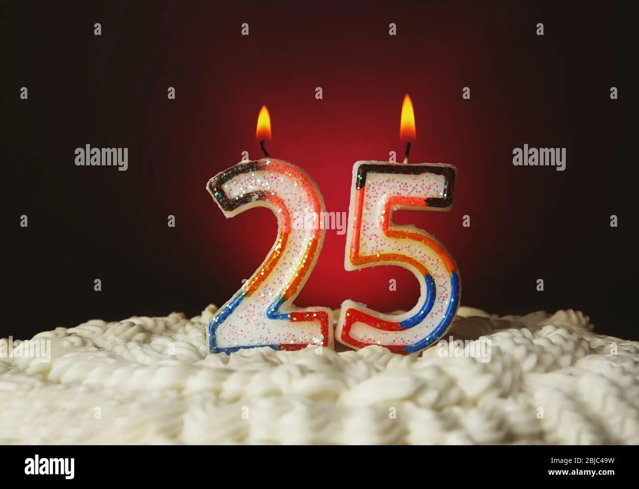 Свечки 25 лет. Торт со свечами 25 лет. Тортик со свечкой 25. Торт со свечами 23 года.