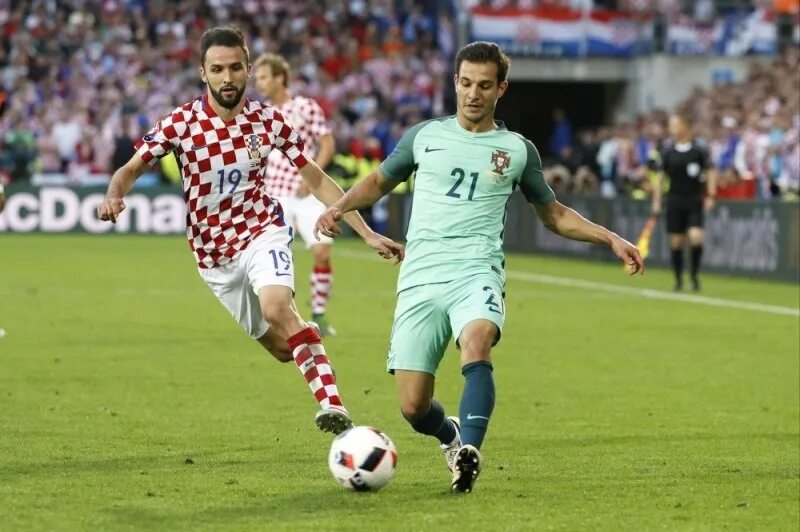 Хорватия португалия счет. Футбол португалии хорватия. Croatia va portugal rasmlari. Футбол португалии хорватия. Португалия хорватия футбол.