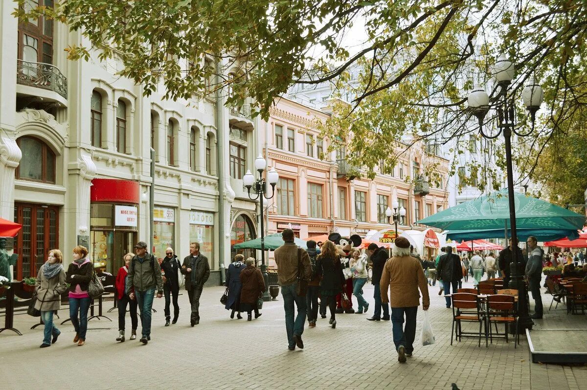 Большая арбатская. Улица Арбат в Москве. Малый Арбат Москва. Старый Арбат 2023. Арбат Москва летом.