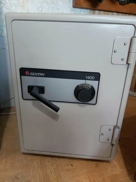 Sentry logging. Сейф sentry 1380. sentry портативный сейф. сейф sentry 1330 как открыть.