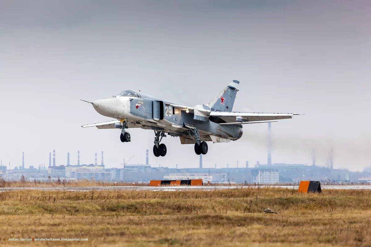 су 24 шагол челябинск. бомбардировщика на челябинском аэродроме шагол. аэродром шагол челябинск. шагол челябинская область авиабаза. су 24 шагол.