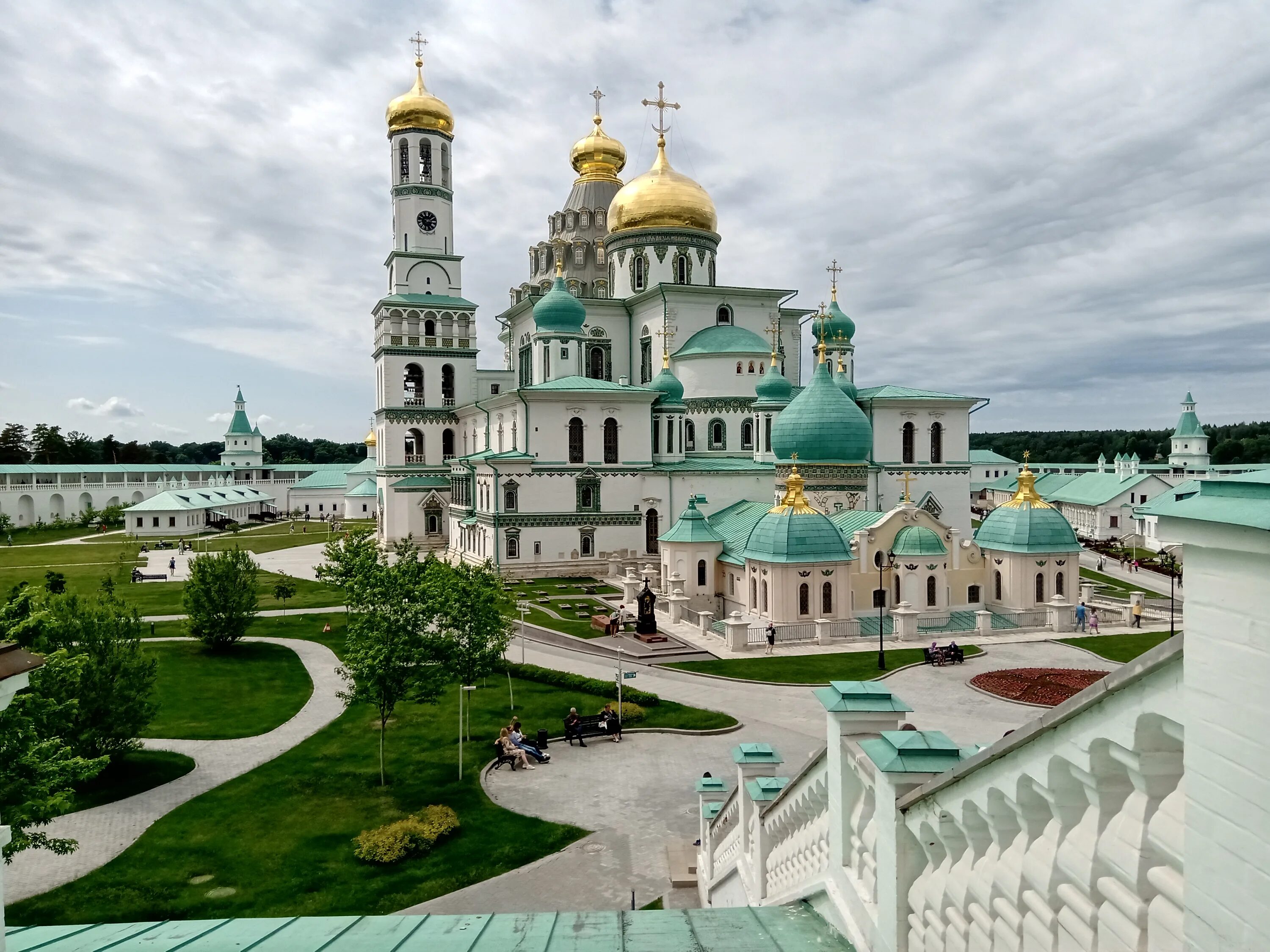 Воскресенский ново иерусалимский ставропигиальный монастырь. Новоиерусалимский монастырь в Истре. Воскресенский Новоиерусалимский монастырь Истра. Истра новый Иерусалим монастырь.