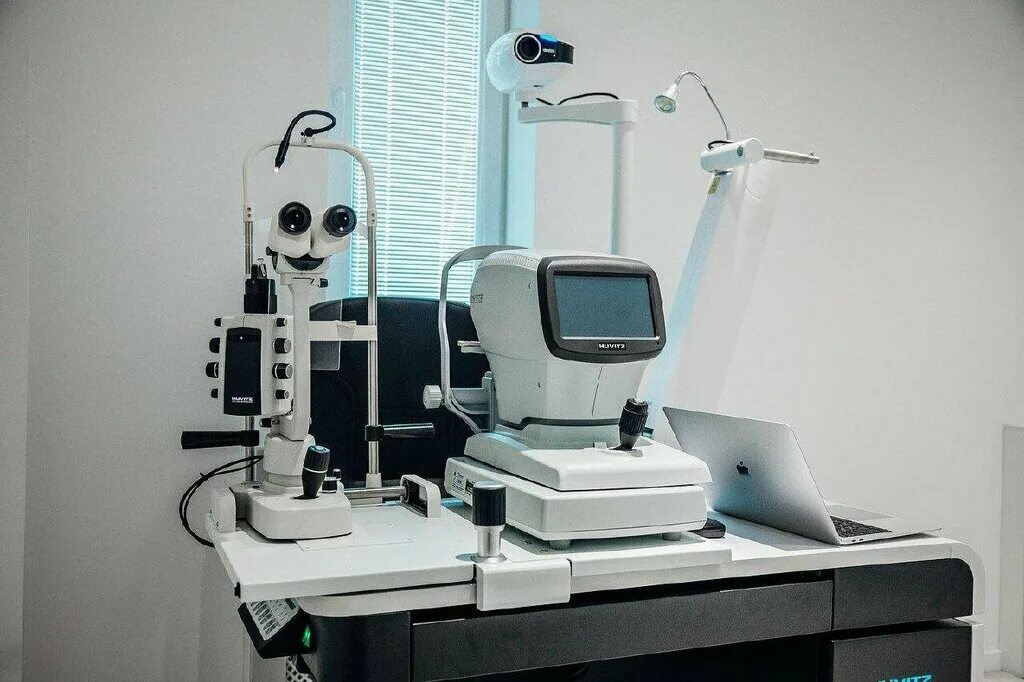 Лабы оптика. Оптик Лаб. Оптик Лаб Краснодар. Офтальмологический аппарат 1991 года на выставке во Франции. 654. Н-Р Лаб. Оптика.