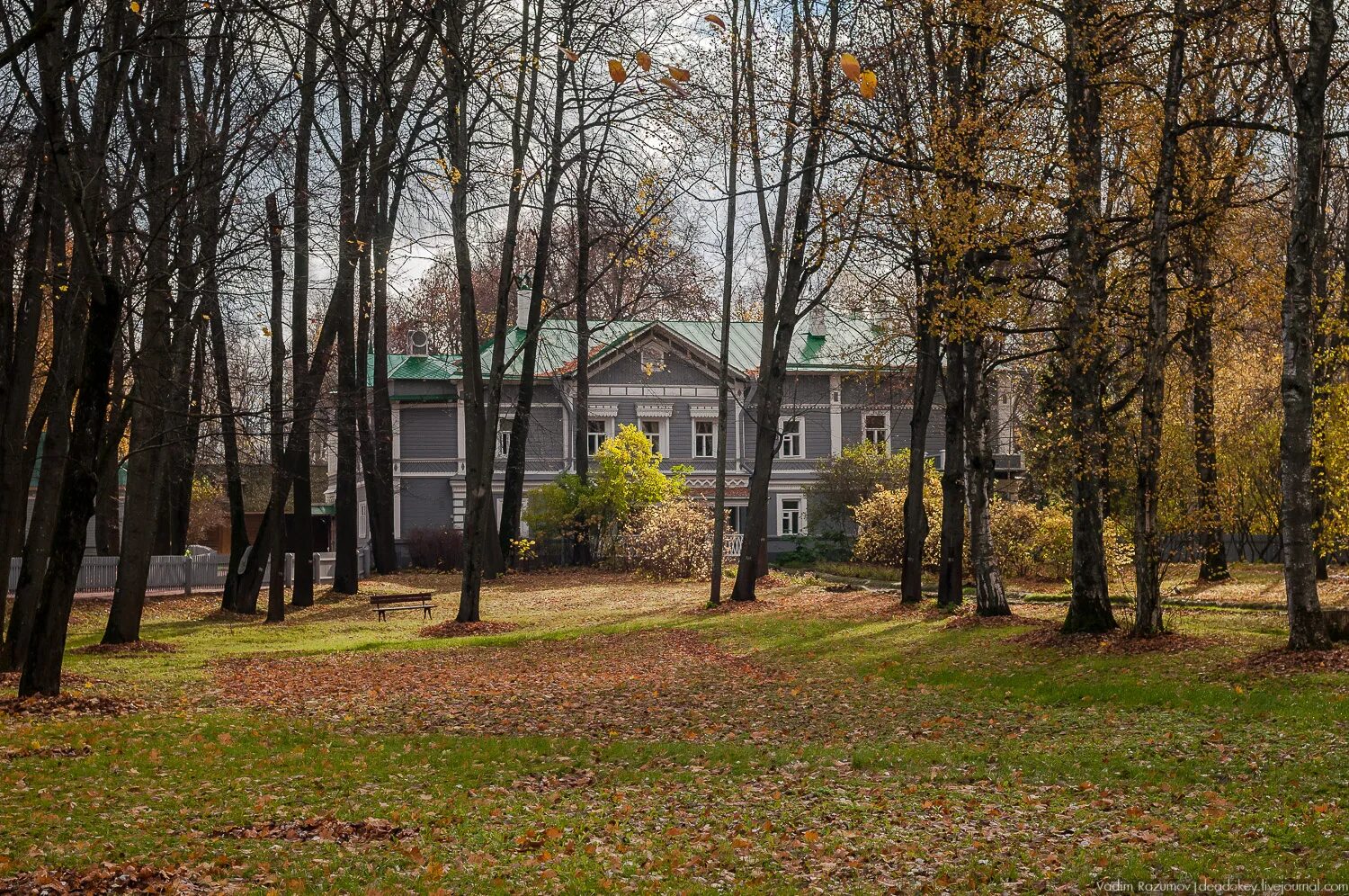 Усадьба Чайковского в Клину. Город Клин музей Чайковского. Дом музей Петра Ильича Чайковского. Усадьба Чайковского Клин аллея. Клин здесь