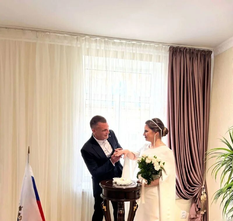 Калининский загс спб. Начальник загс кчр боташева. Загс карачаево-черкесской республики. Баскаева наталья загс кчр. Букеты на вручение наград.