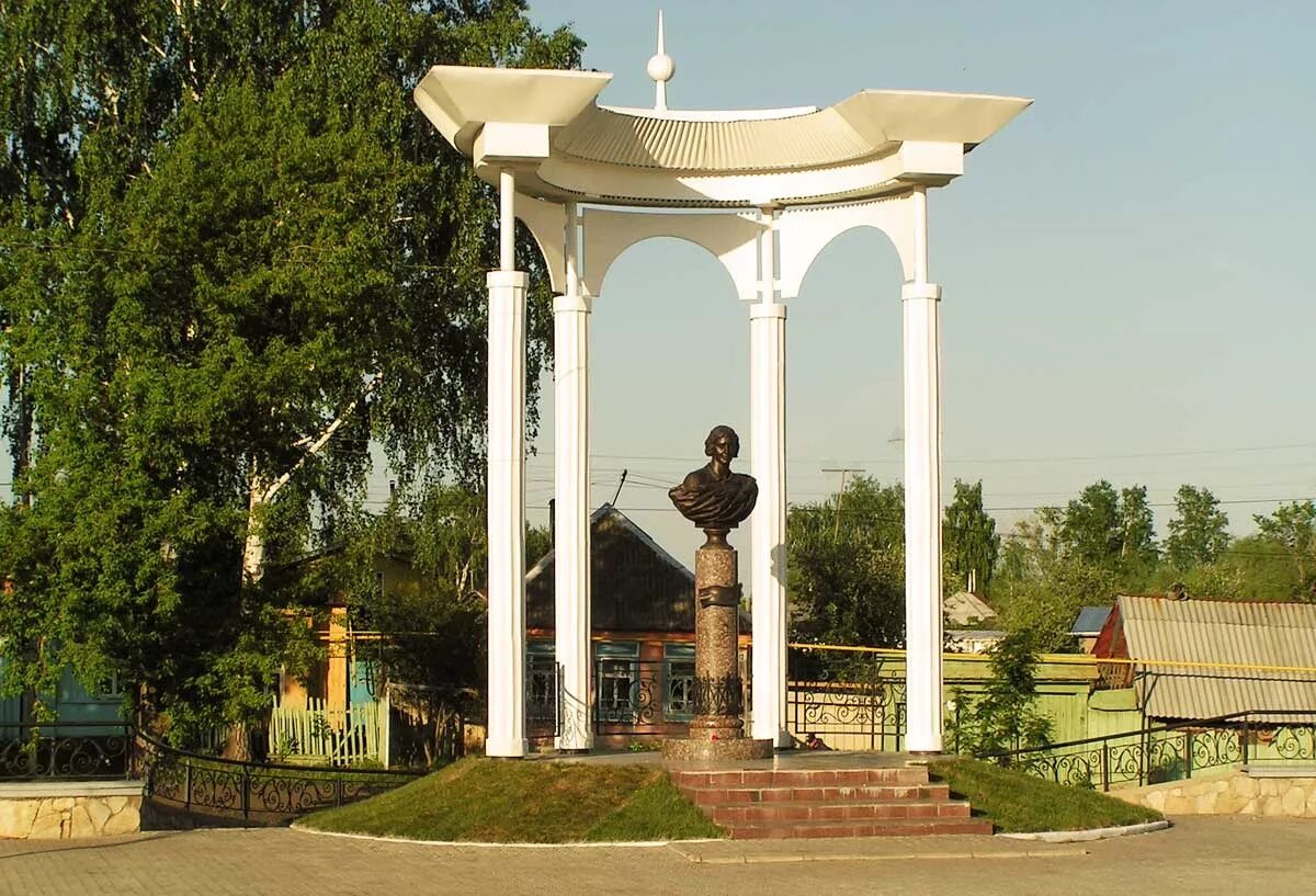 Ему елабуга. Мемориальный комплекс цветаевой в елабуге. памятник цветаевой в елабуге. памятник марине цветаевой в елабуге. памятник цветаевой музей елабуга фото.