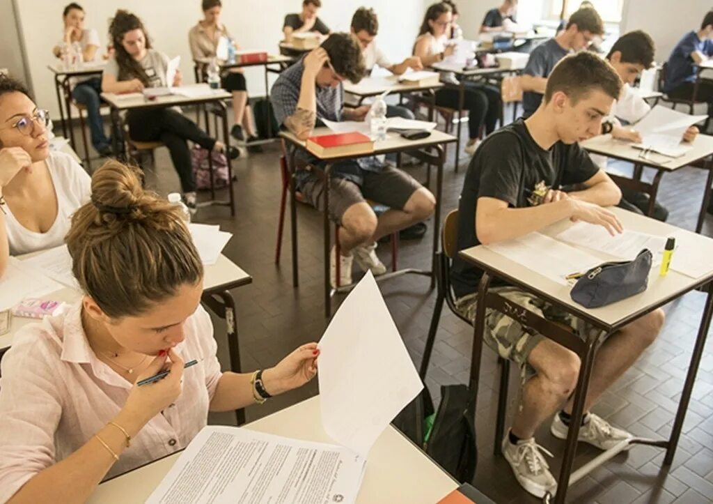 Экзаменов в средних школах