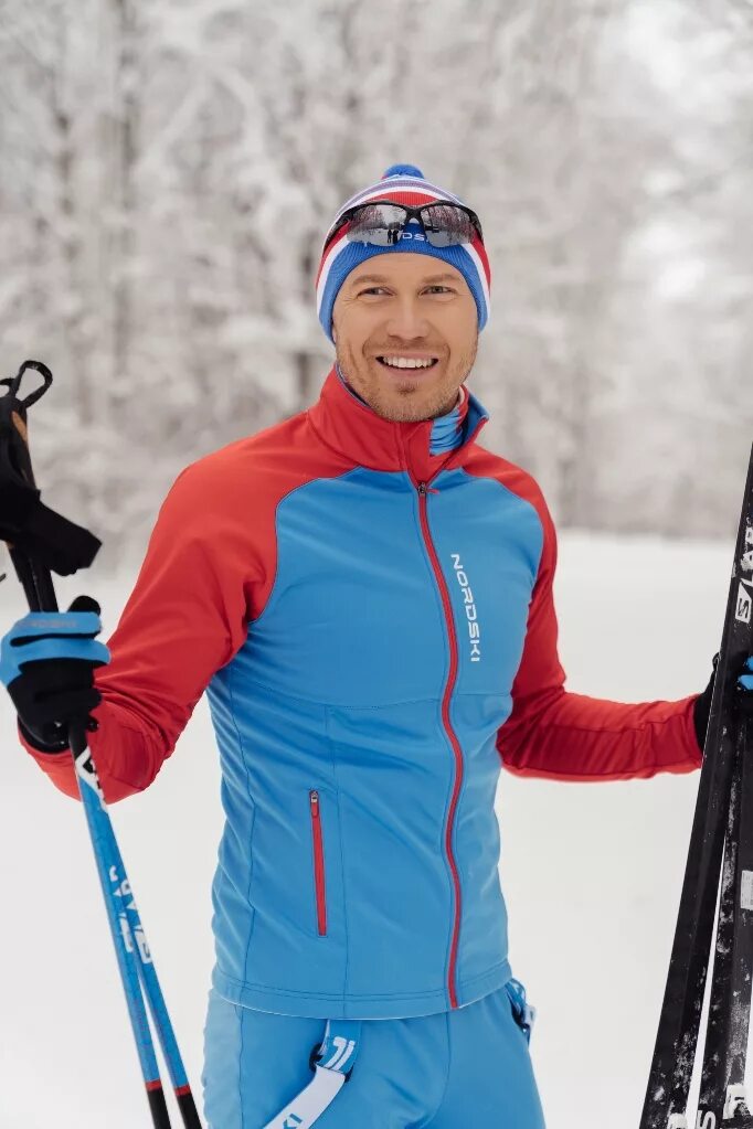 Юный лыжник. Девятьяров младший лыжник. Шапки нордски лыжные. Шапка Nordski Bright Blue. Шапка лыжная Nordski Active Red.