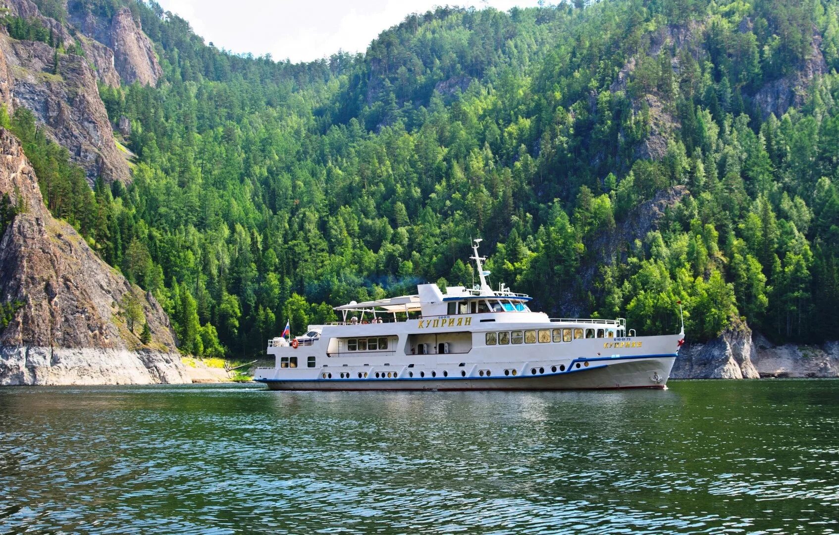 Прогулки по морю на теплоходе