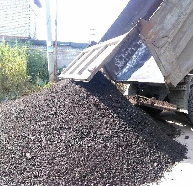 Сколько асфальта в камазе. Включи камаз асфальт. Асфальтная крошка 15т камаз. Сколько асфальта в камазе. Асфальтная крошка 18 кубов.
