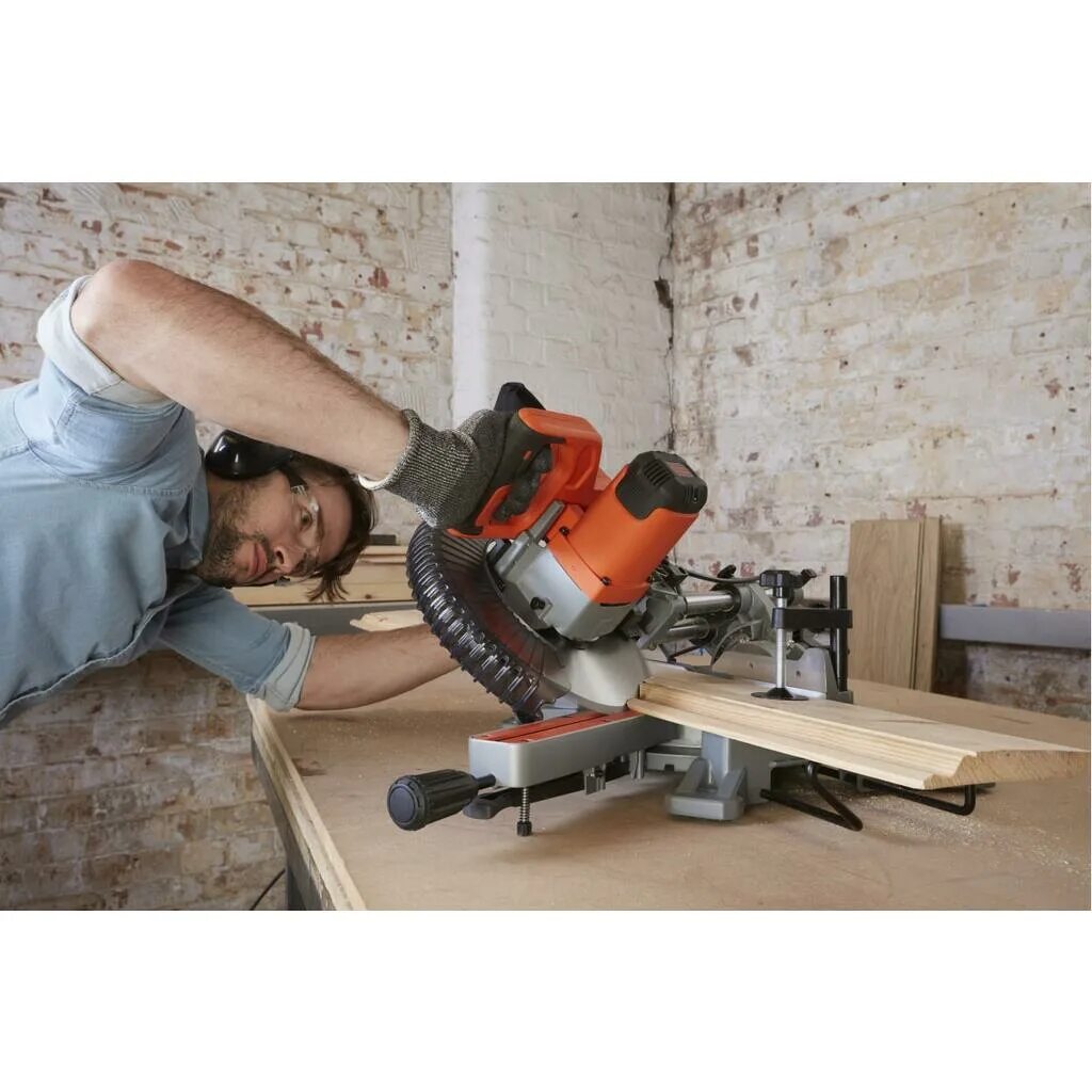 Торцовочная пила с протяжкой black decker. Торцовочная пила блэк деккер. торцовочная пила c протяжкой black&amp;decker bes700. торцовочная пила black decker bes700. торцовка с протяжкой black decker bes710.