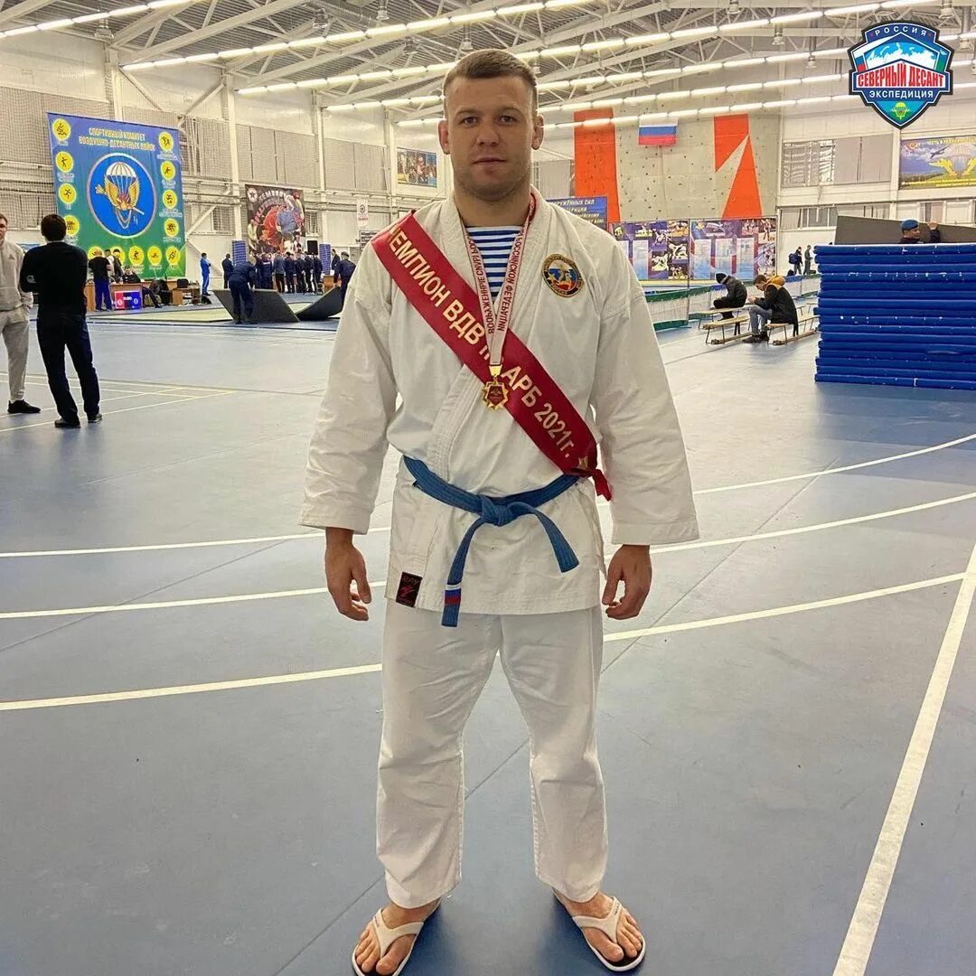 рукопашный бой кубок черникова 2022. погосян айк рукопашный бой. спортивно патриотический клуб десантник новосибирск. десантник чемпион страны по рукопашному бою. чемпионат мира по рукопашному бою награждение.