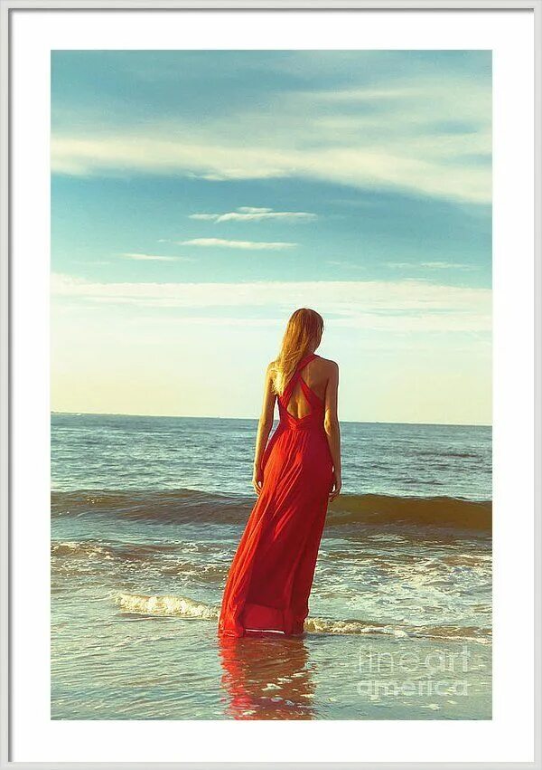 Девушка в длинном платье на море. Фотосессия на море в платье. Алые паруса девушка