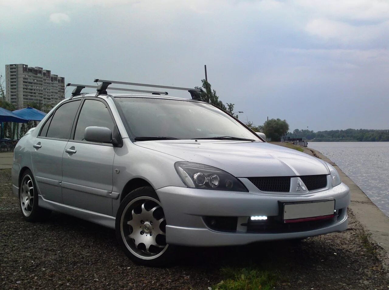 Рейлинги на Mitsubishi Lancer 9. Багажник на крышу Mitsubishi Lancer 9. Багажник на крышу Мицубиси Лансер 9. Багажник на крышу Митсубиси ланцер 9.