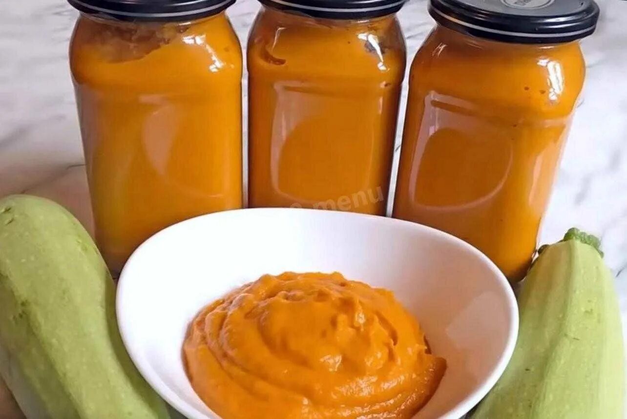 Кабачковую икру на зиму через мясорубку. Икра кабачковая. икра из кабачков на зиму. кабачковая икра на зиму без помидор. красная кабачковая икра.