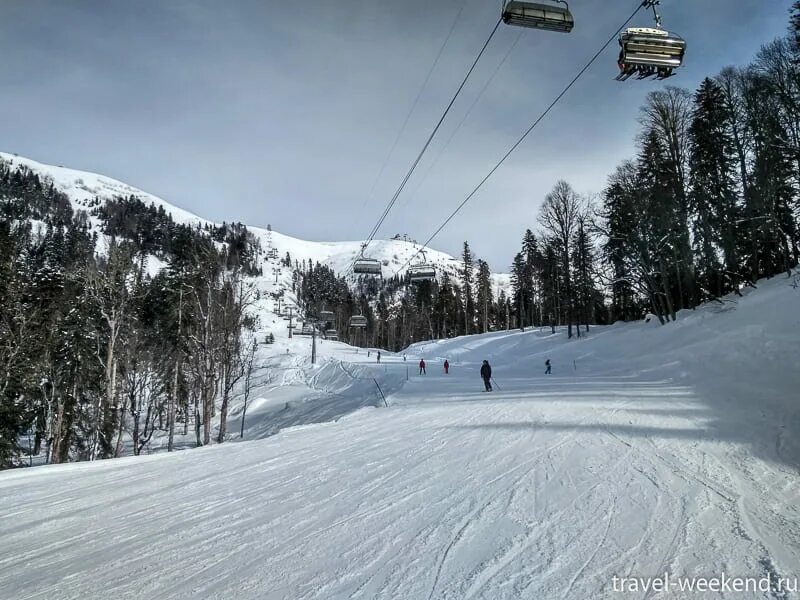 Южный склон трассы. Южный склон трассы. Подъемник южный склон. Южный склон трассы. Южный склон трассы.