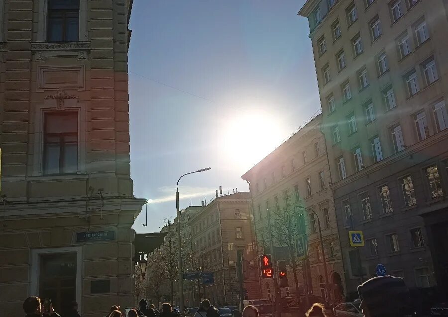 Солнечное затмение будет ли видно в москве. Солнечное затмение 2022 в Москве. Затмение 25 октября в Москве. Солнечное затмение в МСК. Солнечное затмение в Москве 25.
