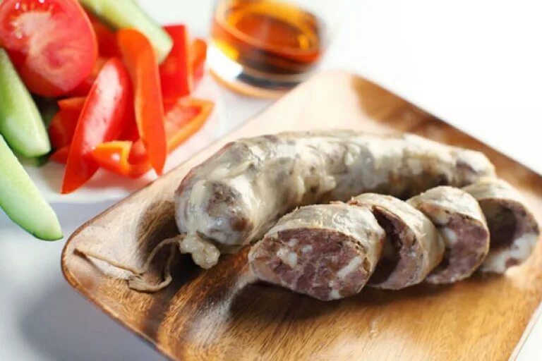 казы конина. колбаса из конины. конская колбаса татарская казылык. чучук колбаса из конины. конская колбаса шужук.