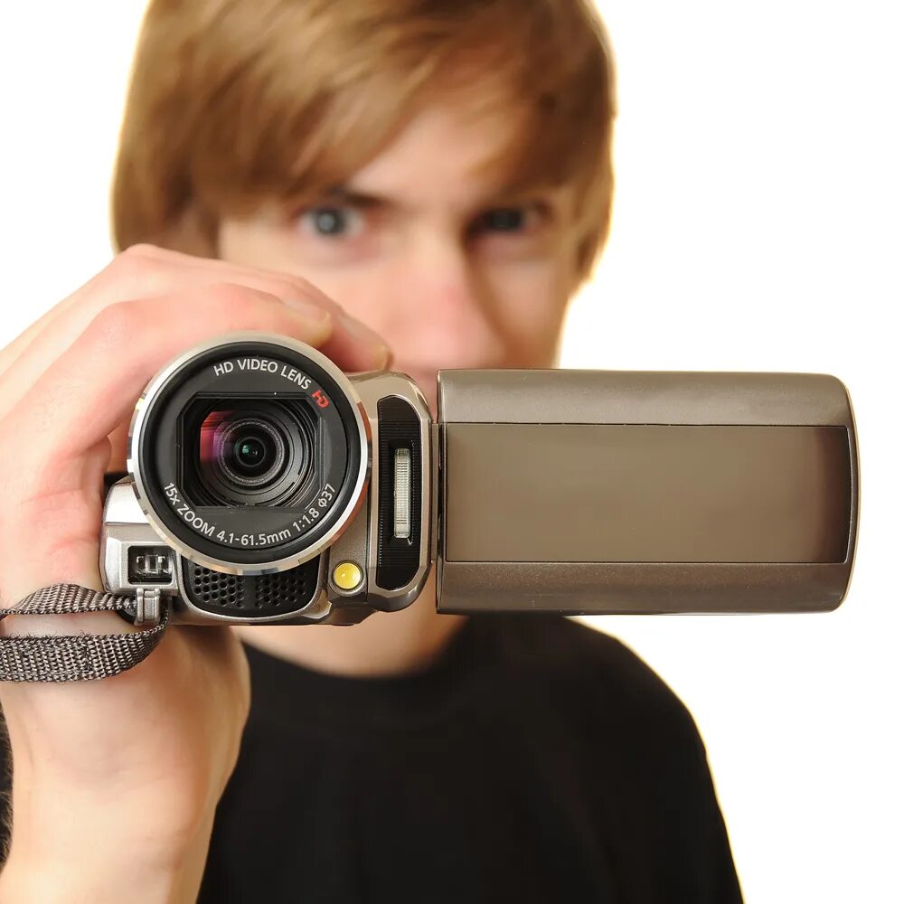 Телефон камера мена. Человек с камерой. Видеокамера в руке. Человек с фотоаппаратом в руках. Человек держит фотоаппарат.